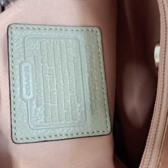 Coach Outstanding Condition - Picture 3 of 15